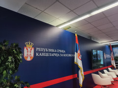 Na ogradi crkvenog poseda u Lipljanu okačene zastave terorističke UČK i Albanije