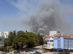 Zaustavljeno širenje požara, ali i dalje traje gašenje