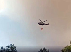 Četiri helikoptera juče iznad Deliblatske peščare izbacila 270 tona vode