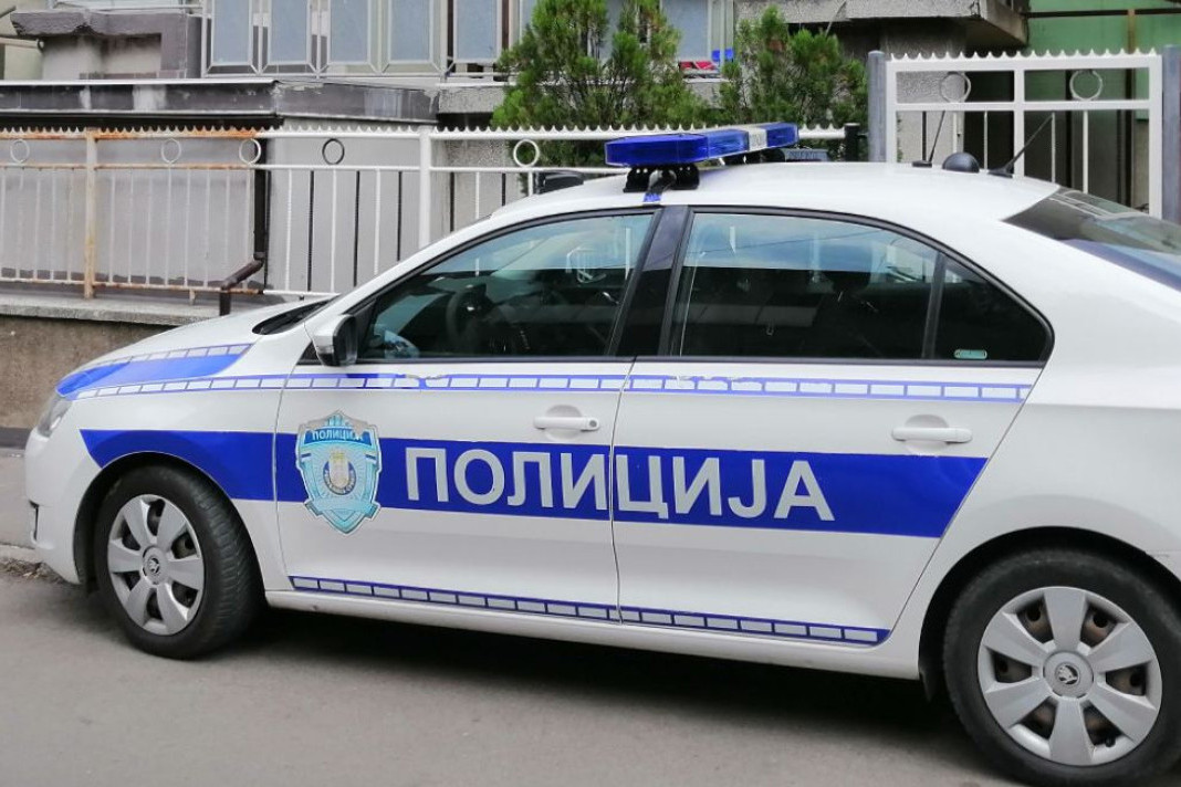 Eksplozija usred noći na Zvezdari! Bomba bačena na terasu mladića, geleri oštetili automobile i lokale