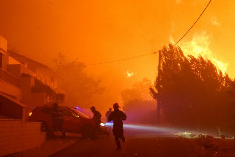 TRI POŽARA IZBILA U HRVATSKOJ: Gase ih šest aviona