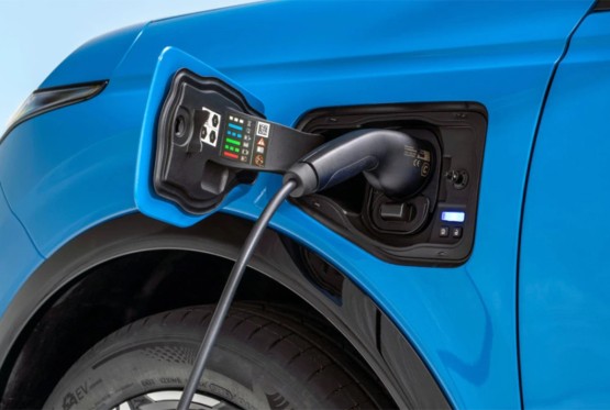 Nissan vraća mali gradski automobil, ali ovog puta na struju i pod novim imenom