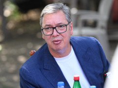 Vučić stigao u Pariz, učestvuje na Međunarodnom samitu o svemiru
