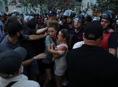 Završena prva sednica novog saziva parlamenta u Albaniji, ispred zgrade novi protest
