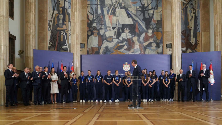 Vlada Srbije dodelila nagrade odbojkašicama za bronzu