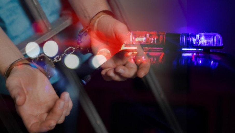 Maskirana grupa palicama pretukla Srbe i demolirala im auto