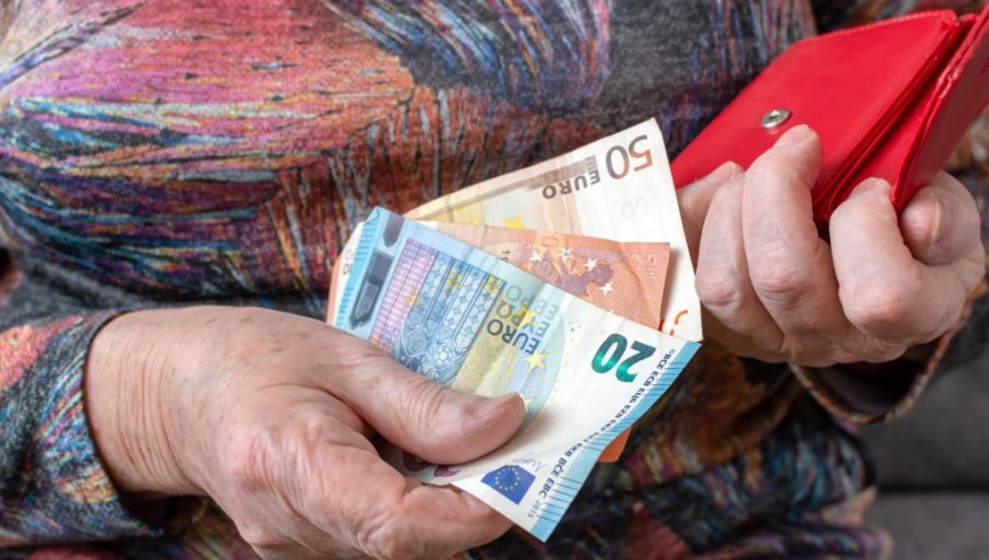 Neki penzioneri ne moraju da plaćaju trošak od 349 dinara na računima za struju