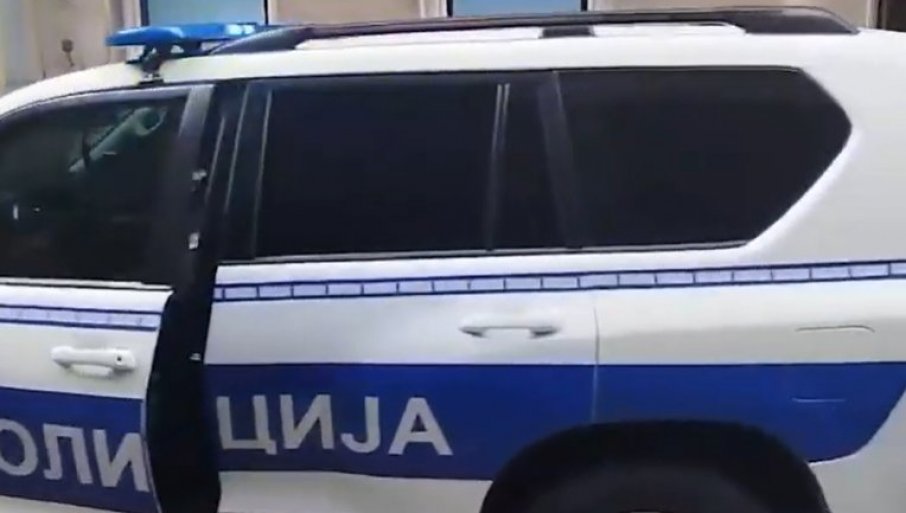 Policija u BMW pronašla oružje i municiju, vozač uhapšen