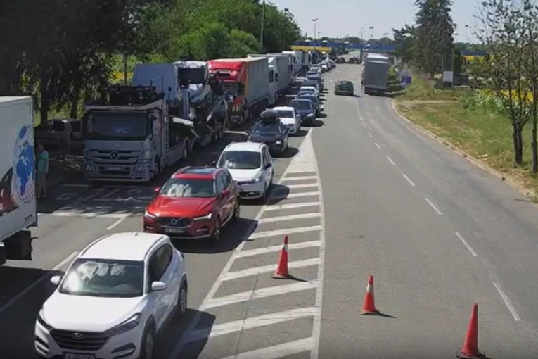 Haos za kamione na granici, čeka se i četiri sata! Za putnička vozila mnogo bolja situacija, evo gde ima zadržavanja
