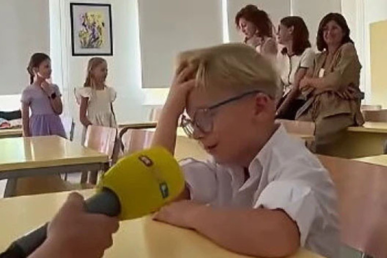 Tek je krenula škola, a on već ne može više! Reakcija mališana nasmejala region: "Meni se ide kući!"