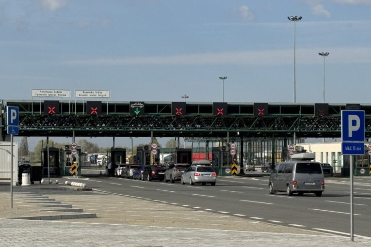 HAOS NA GRANICAMA! Kamioni čekaju i do SEDAM SATI na izlazu iz Srbije!